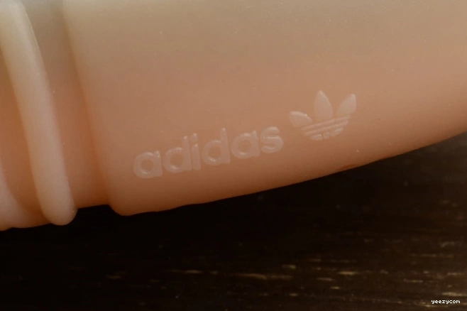 LIGHT 750 YEEZY GREY GLOW GUM BOOST DARK BB1840 ADIDAS 1027